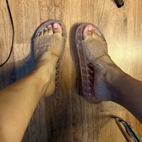 Fenty puma pink bubblegum slides - Picture 2 of 7
